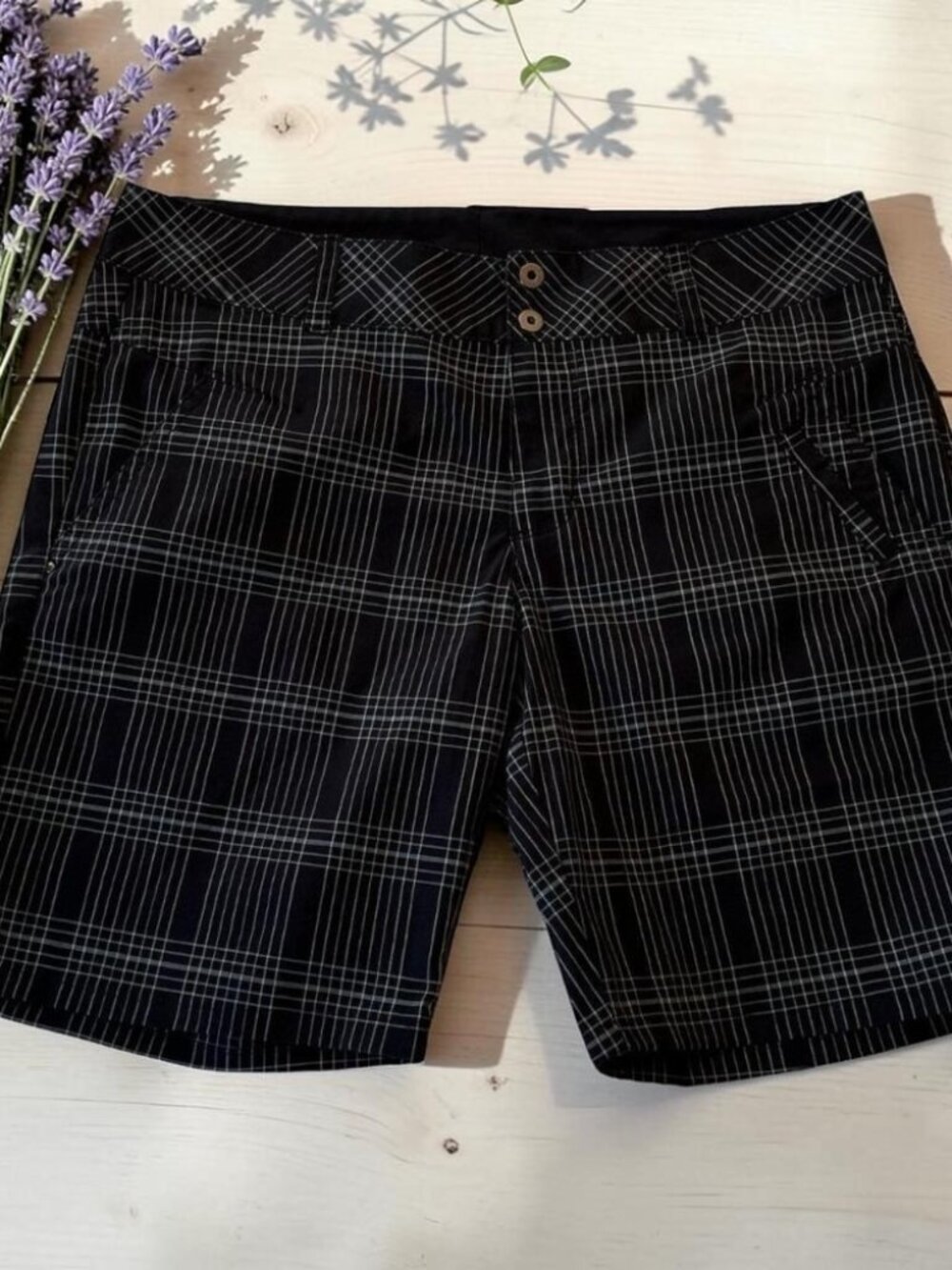 Outdoor Plaid Shorts Mid Rise Black White Womens 8 Columbia